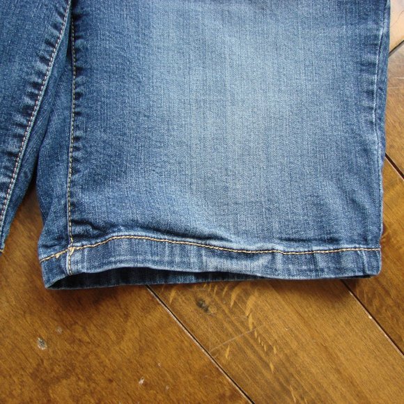 Thyme Maternity Denim Jean Shorts Stretch Band Waist Size Medium - Picture 10 of 15